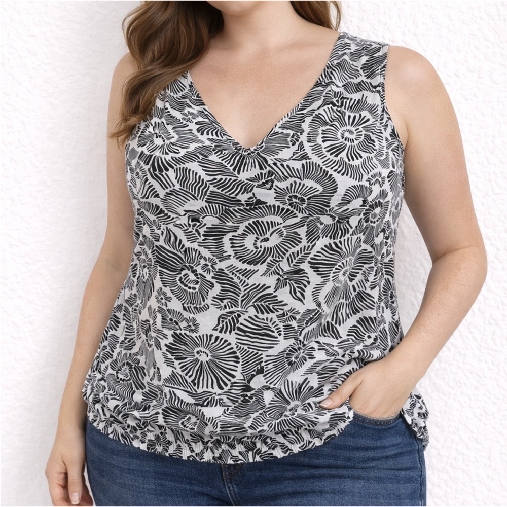 Old Navy Black & White Floral Sleeveless Blouse | Size L